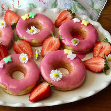 Rhabarber-Erdbeer-Donuts