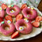 Rhabarber-Erdbeer-Donuts