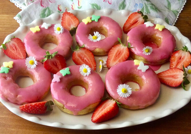 Tupperware Rhabarber-Erdbeer-Donuts 