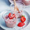 Chia-Rhabarber-Joghurt mit Erdbeeren